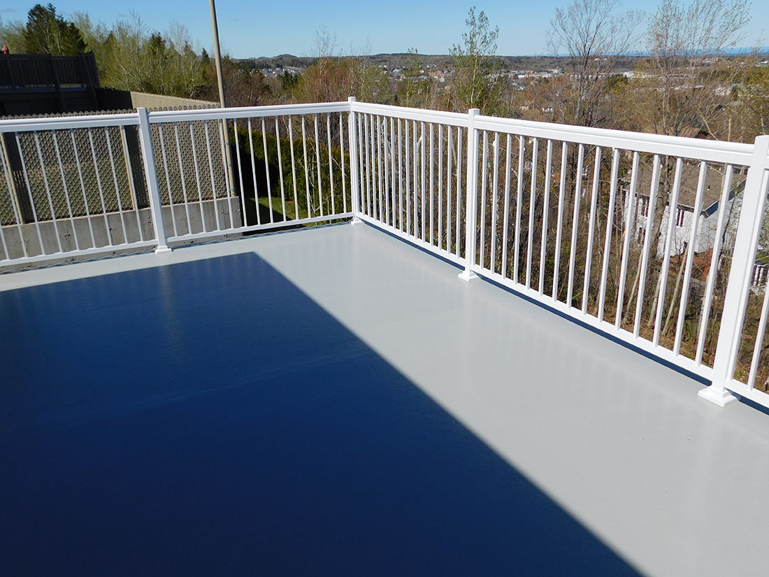 Installation d’un balcon en fibre de verre Construction & rénovation